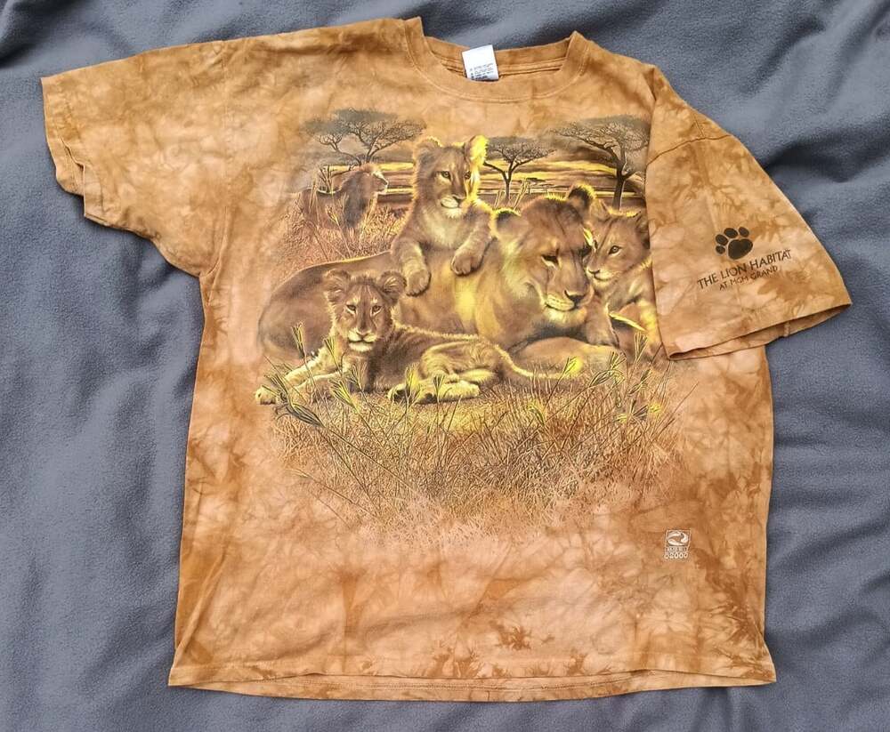 Liquid Blue MGM Grand 2000 Lion Habitat Golden Y2K Graphic T Shirt Big Cats XL